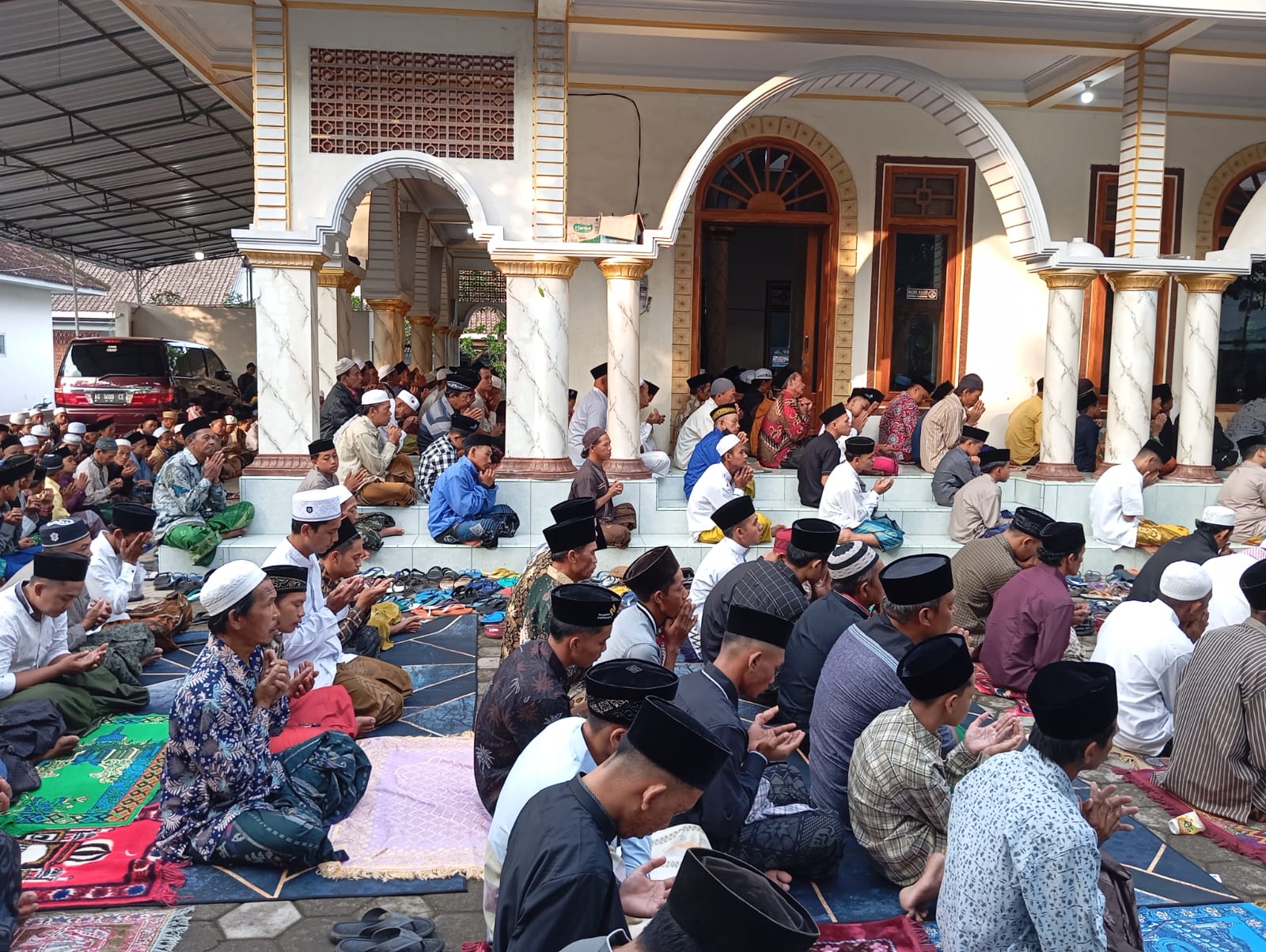 Ponpes Mahfilud Dluror Jember Rayakan Idul Fitri Lebih Awal Berdasarkan Hisab Khumasi