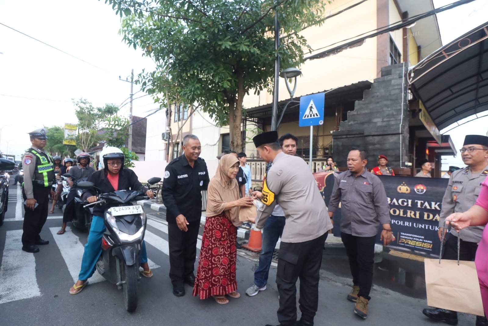 Perkuat Sinergi dengan Awak Media, Polres Bojonegoro Bagi Takjil dan Buka Puasa Bersama Wartawan