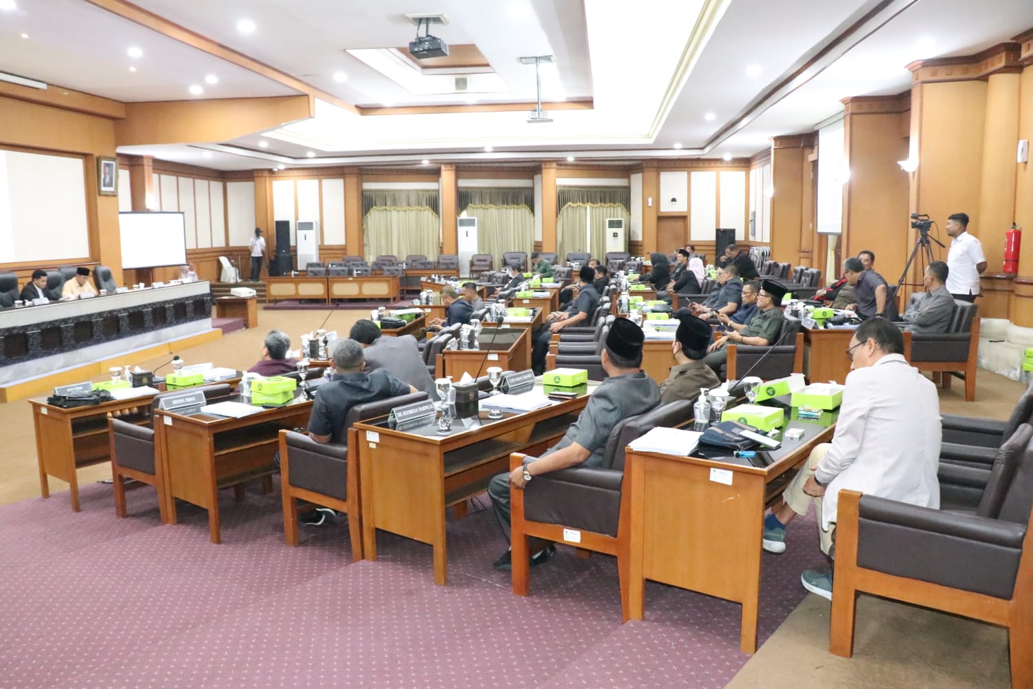 Pembahasan Ranperda Pajak dan Retribusi di DPRD Gresik Dikritik, Materi Baru Dibagikan Saat Rapat