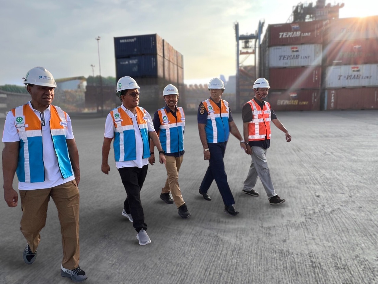 Gubernur NTT Pantau Aktivitas Bongkar Muat di Terminal Peti kemas Kupang