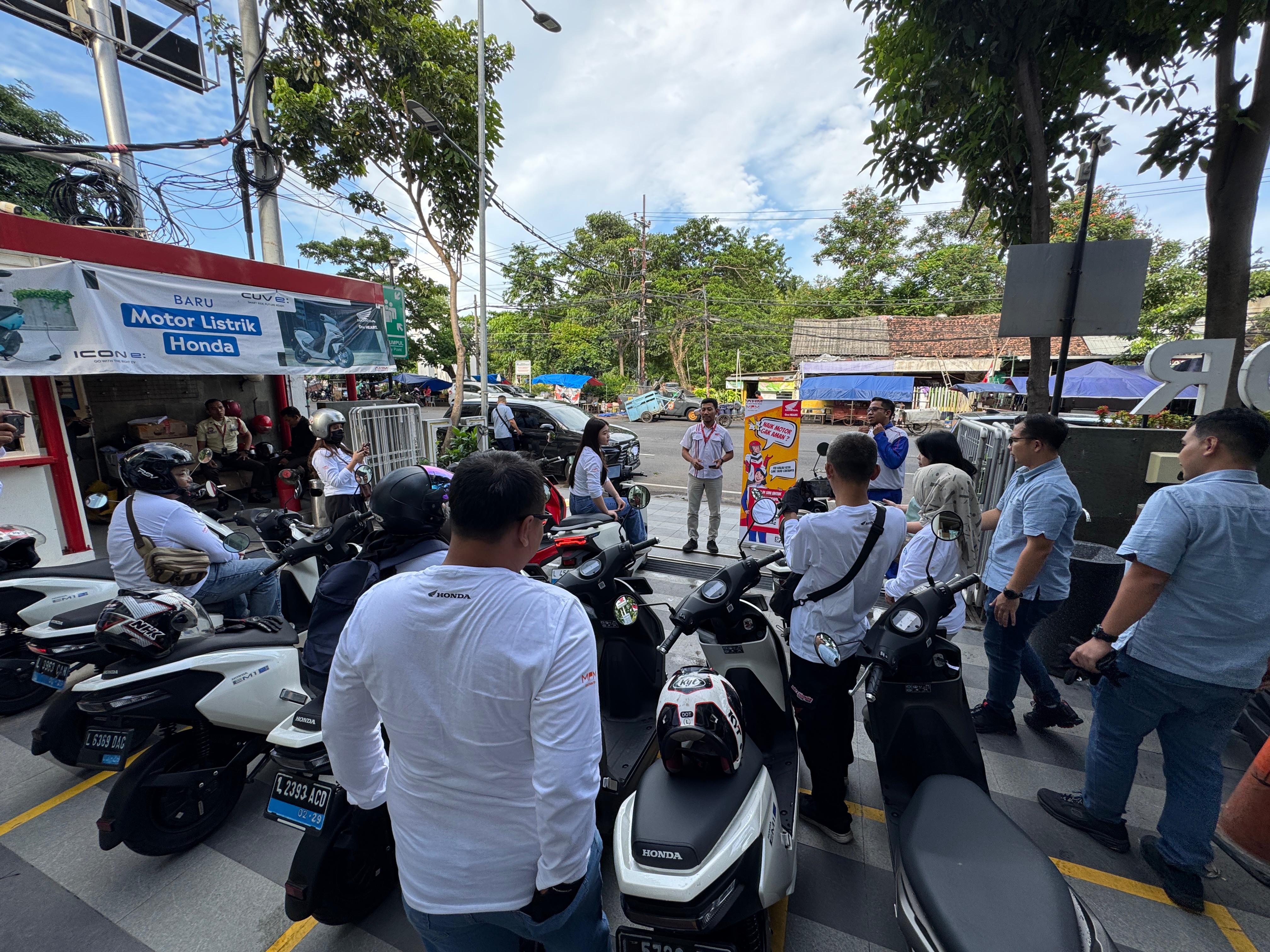 Go with the Right EV: Riding Bersama Motor Listrik Honda & Ngabuburide