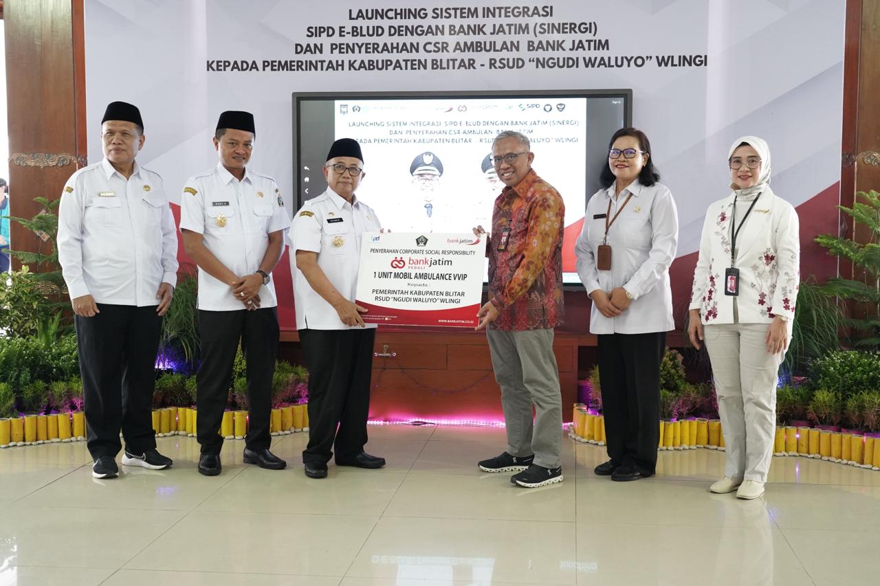 Bank Jatim dan Pemkab Blitar Luncurkan SIPD e-BLUD dan Serahkan Ambulans untuk Tingkatkan Layanan Kesehatan