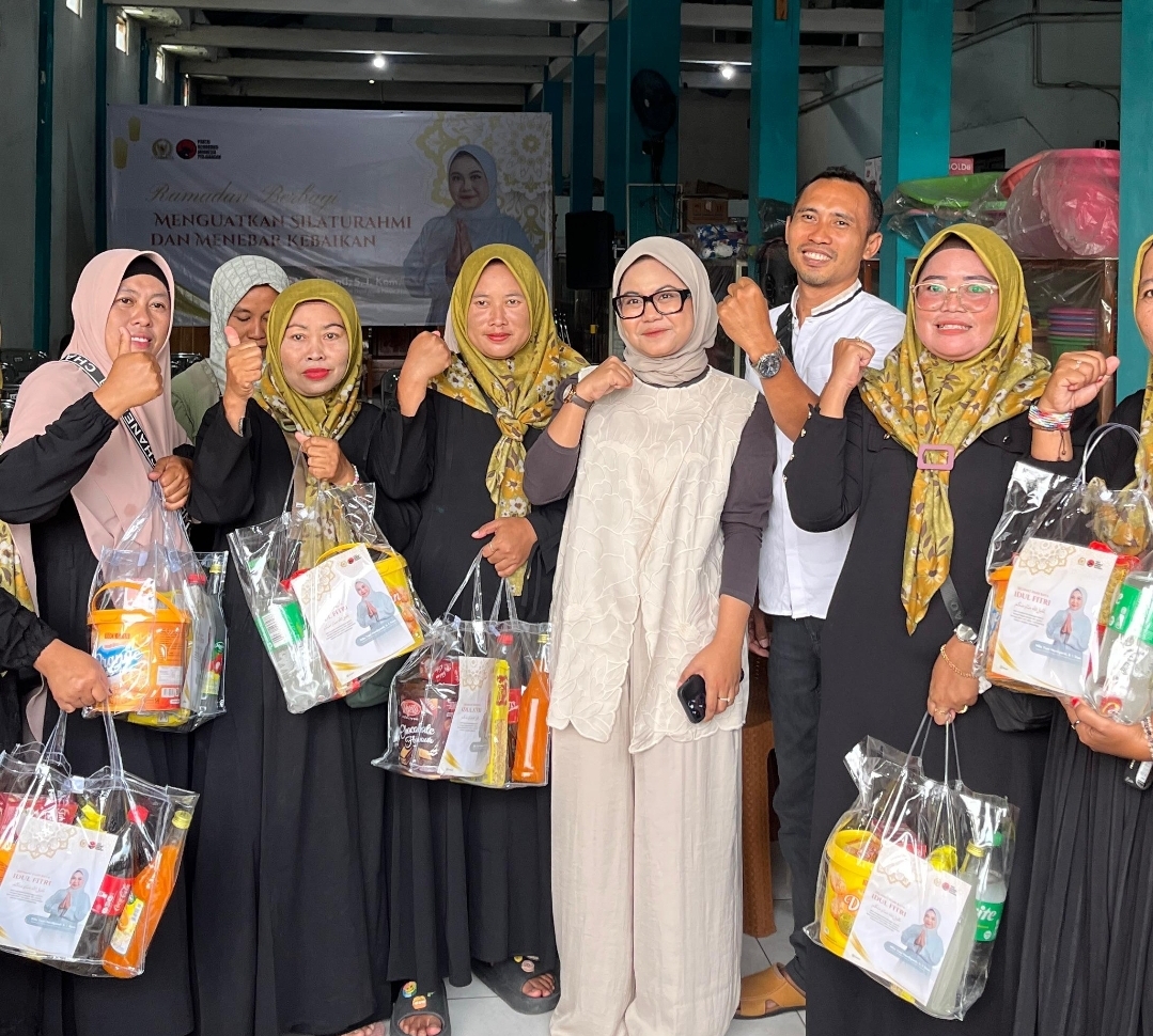 Ramadan Berbagi, Nila Yani Hardiyanti Salurkan 5.000 Paket Lebaran di Gresik