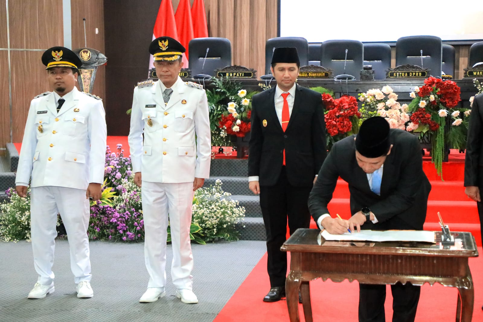 Hadiri Sertijab Bupati-Wabup Bondowoso, Wagub Emil Berbagi Kiat Entaskan Kemiskinan