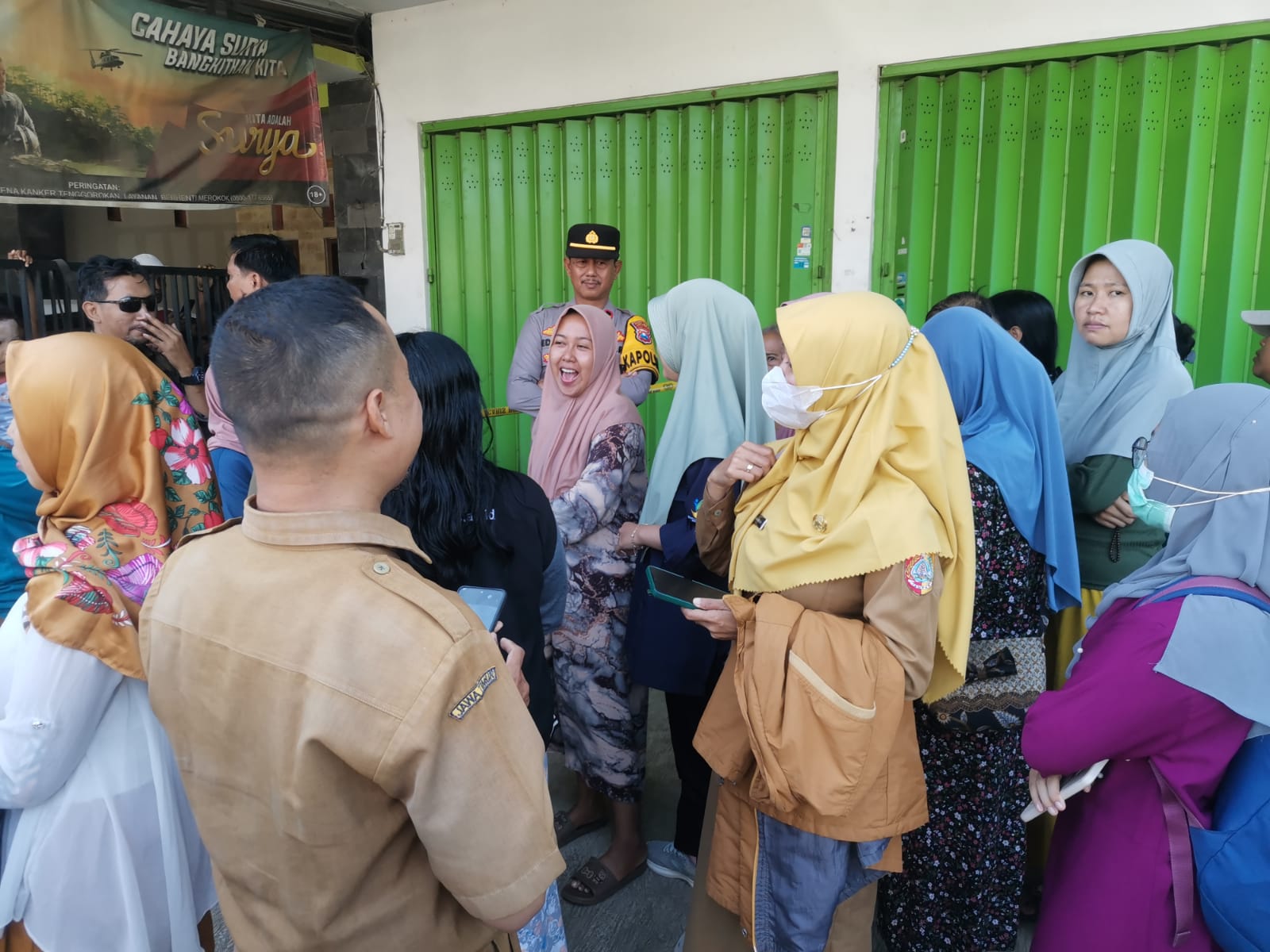 Penemuan Mayat Bayi Perempuan di Dalam Kardus Depan Ruko di Ajung Jember Hebohkan Warga