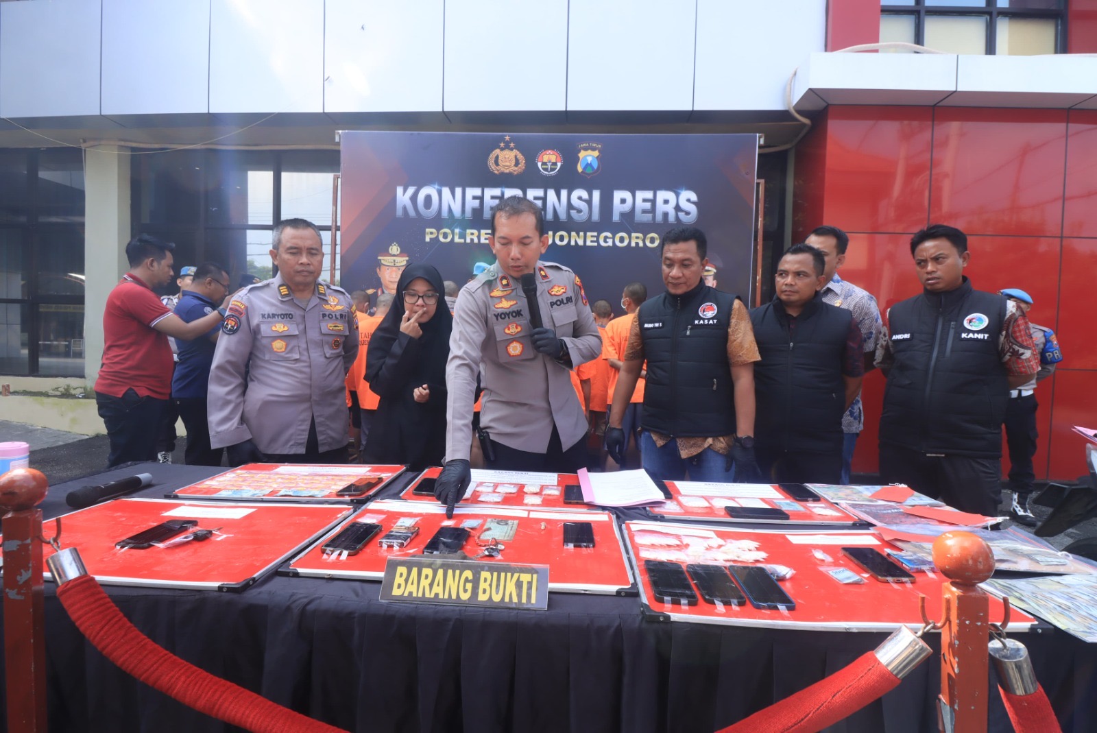 Polres Bojonegoro Ungkap 17 Kasus Narkotika dan Okerbaya, 17 Tersangka Diamankan