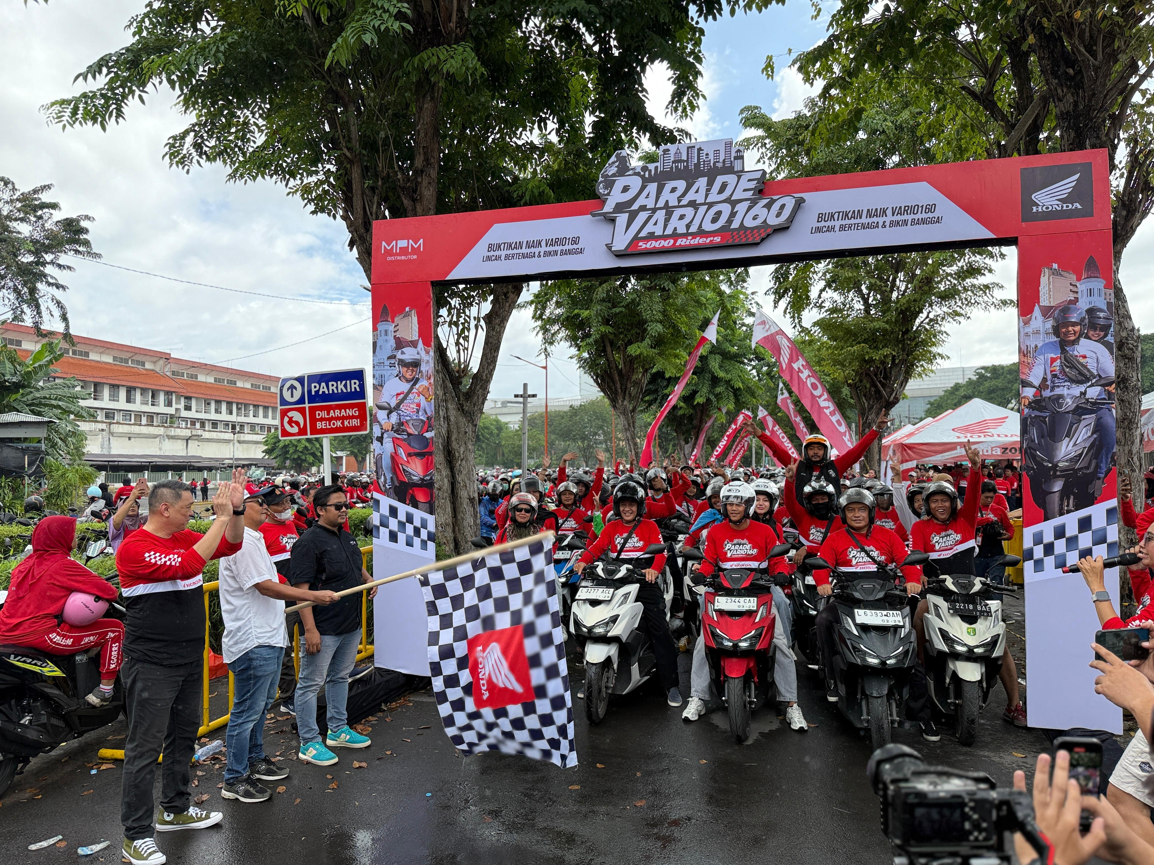 Parade Vario160 Surabaya Sukses Gaet 2.500 Riders, Meriahkan Jalanan Kota Pahlawan