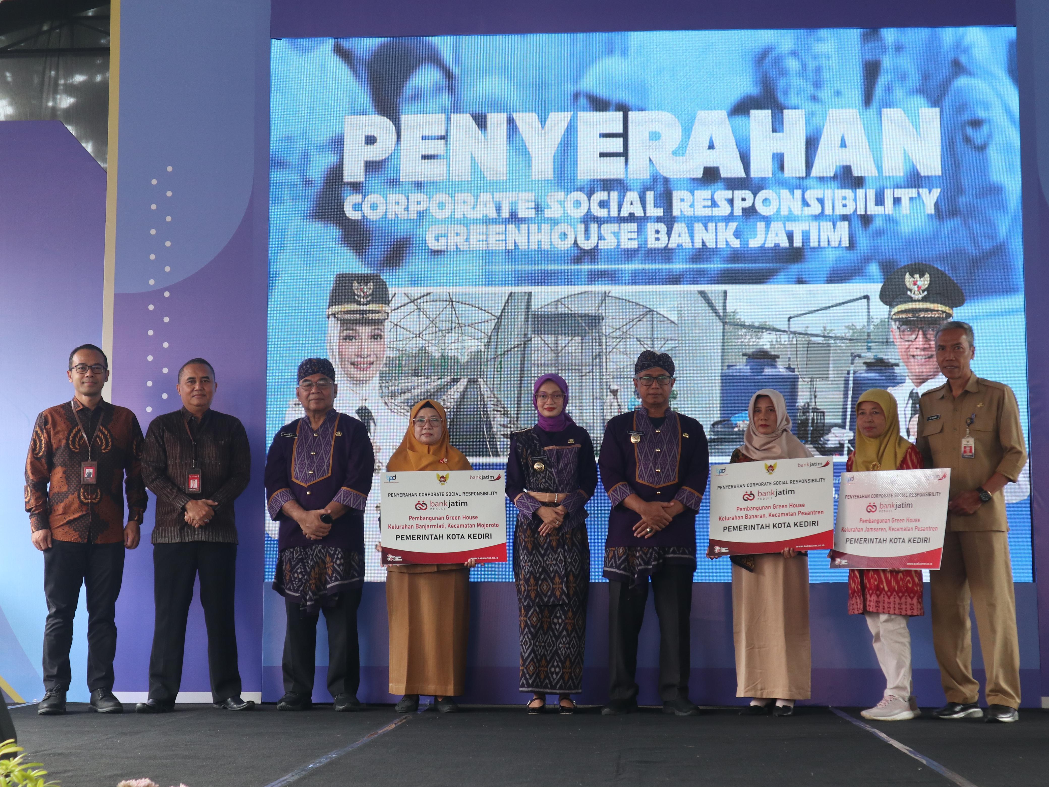 Bank Jatim Dukung Urban Farming di Kediri Lewat Bantuan Greenhouse Berteknologi IoT