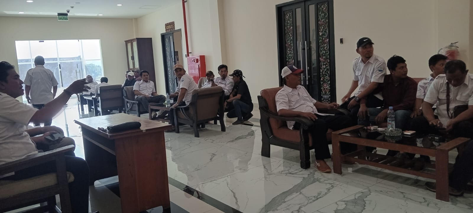 Tak Digaji Selama 2 Tahun dan Kena PHK, Lima Buruh Mengadu ke DPRD Sumenep