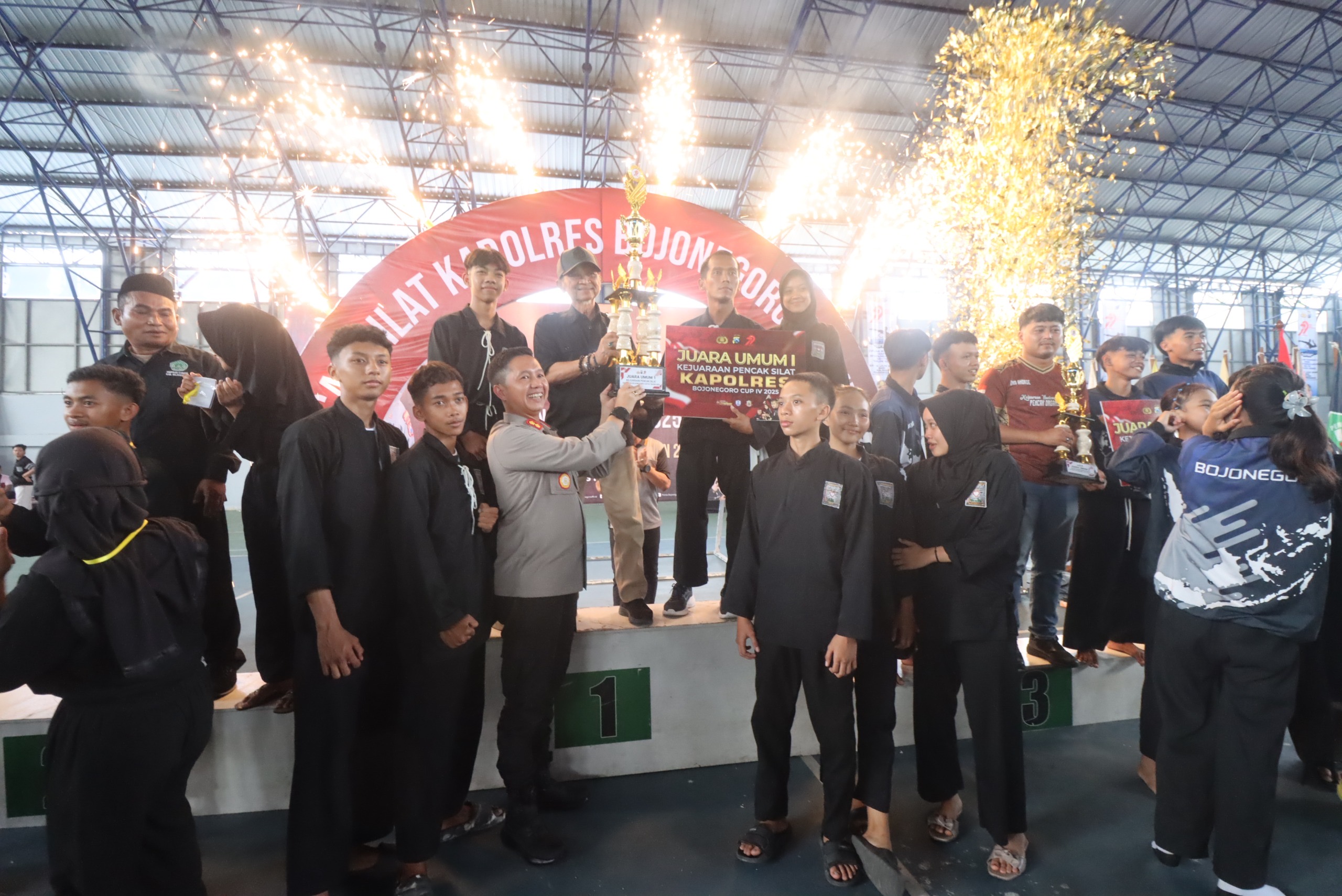 Kejuaraan Pencak Silat Kapolres Cup 4 Bojonegoro Resmi Ditutup, PSHT Raih Juara Umum