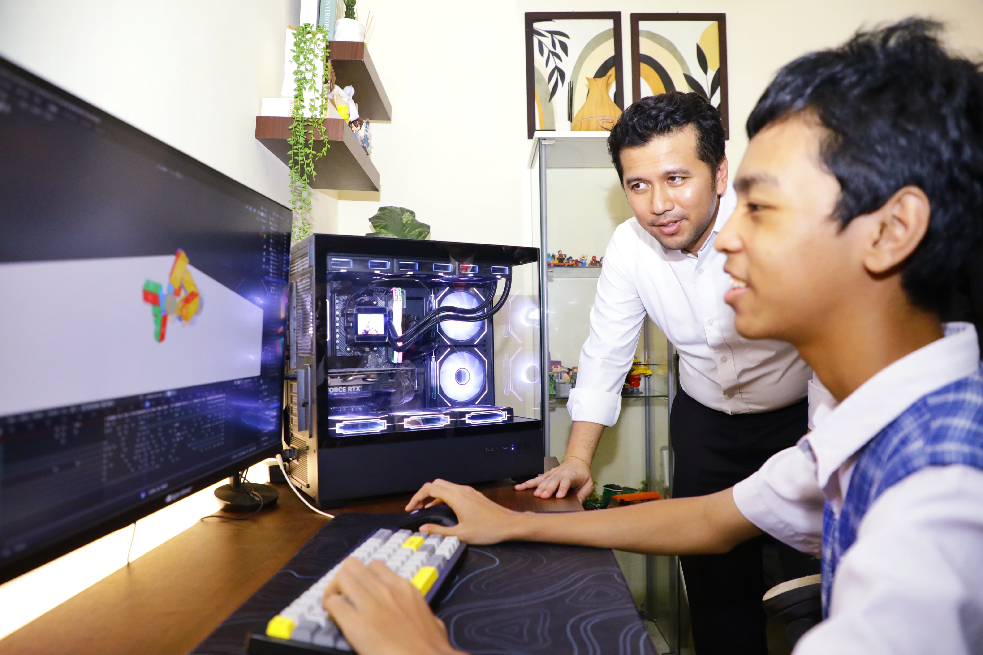 Apresiasi Animator Game Roblox Asal Blitar, Plt Gubernur Jatim Beri Hadiah Laptop