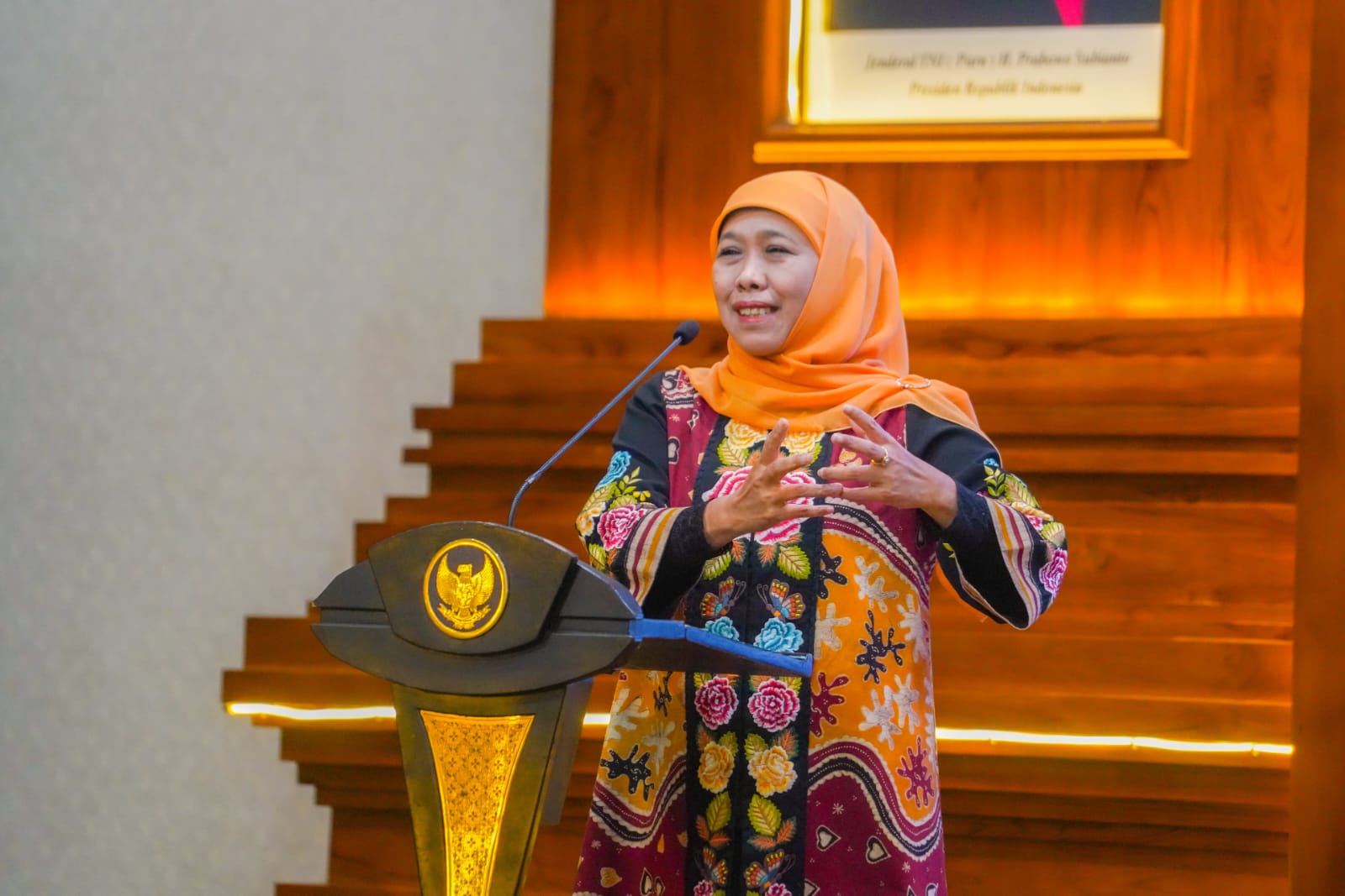 Dipanggil KPK Gubernur Jatim Khofifah Mangkir