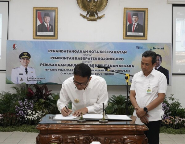 Teken MoU Pemanfaatan Hutan dengan Perhutani, Pemkab Bojonegoro Fokus Mitigasi Bencana dan Ekonomi Masyarakat
