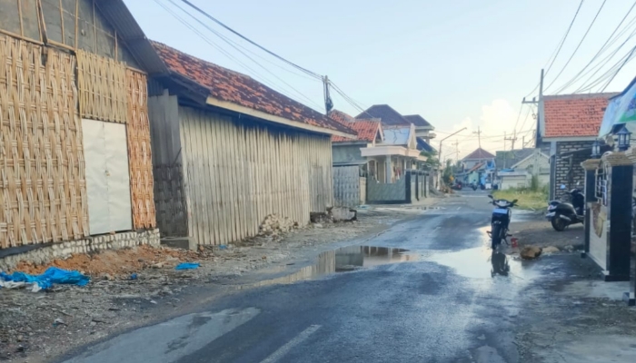 Luapan Saluran PT Garam Picu Protes Warga Pinggirpapas