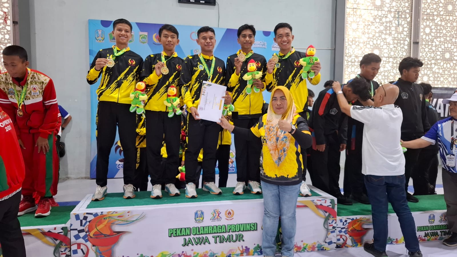 Gresik Juara Umum Drumband Porprov IX Jatim 2025, Borong 11 Medali