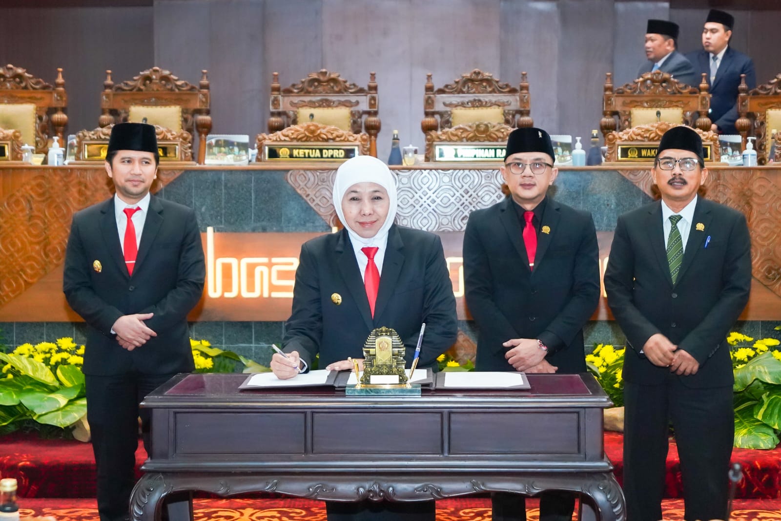 Raperda RPJMD 2025-2029 Disahkan, Gubernur Khofifah Apresiasi Sinergi Eksekutif-Legislatif Wujudkan Kesejahteraan Jatim