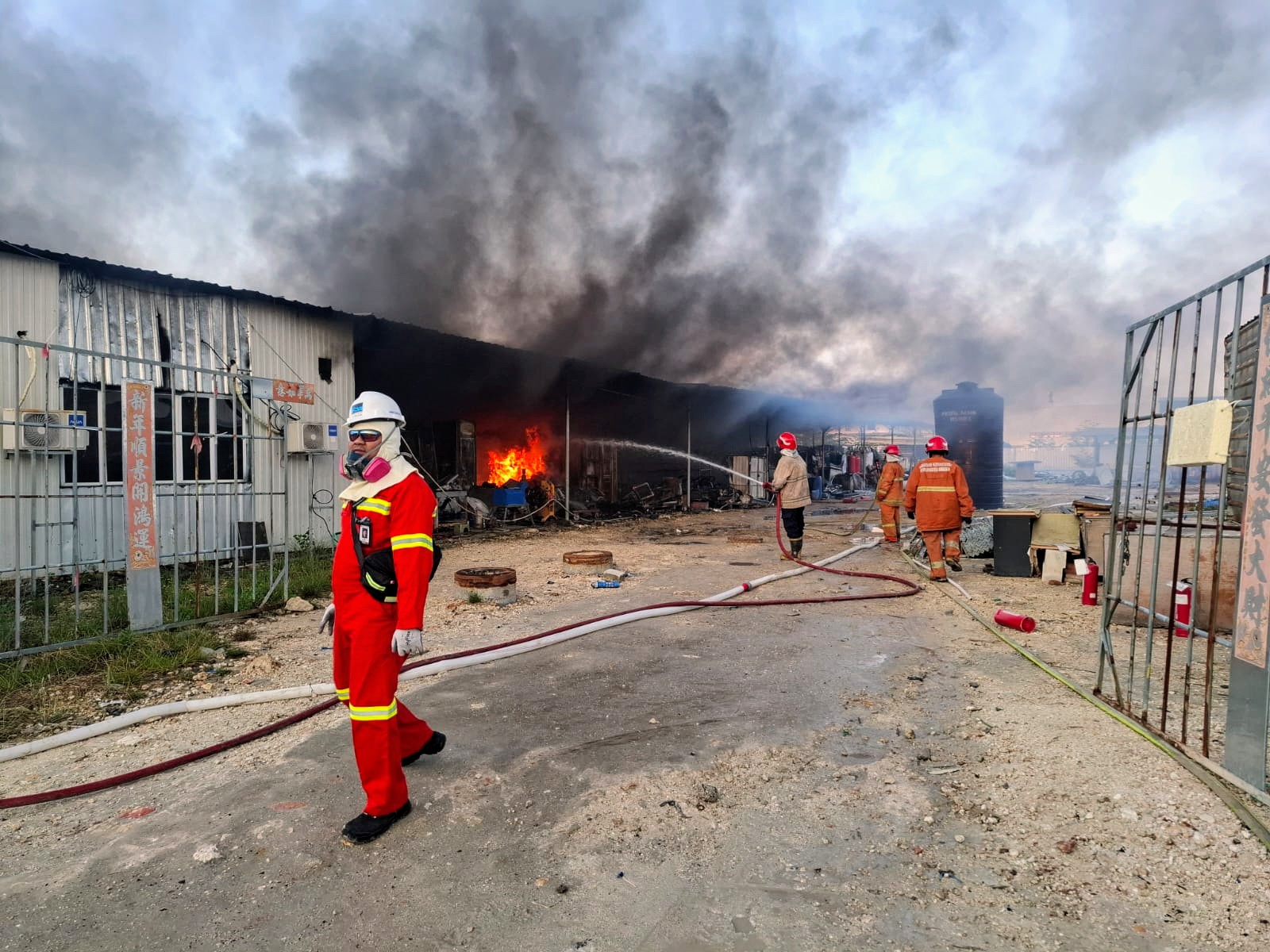 Gudang Material di Gresik Terbakar, Dugaan Awal Korsleting Panel Listrik