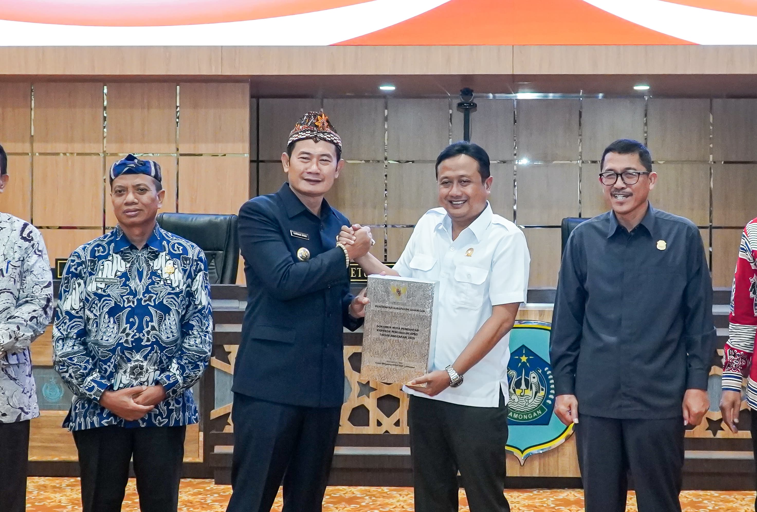 Prioritaskan Kebutuhan Dasar, Bupati Yes Sampaikan Perubahan APBD Lamongan 2025