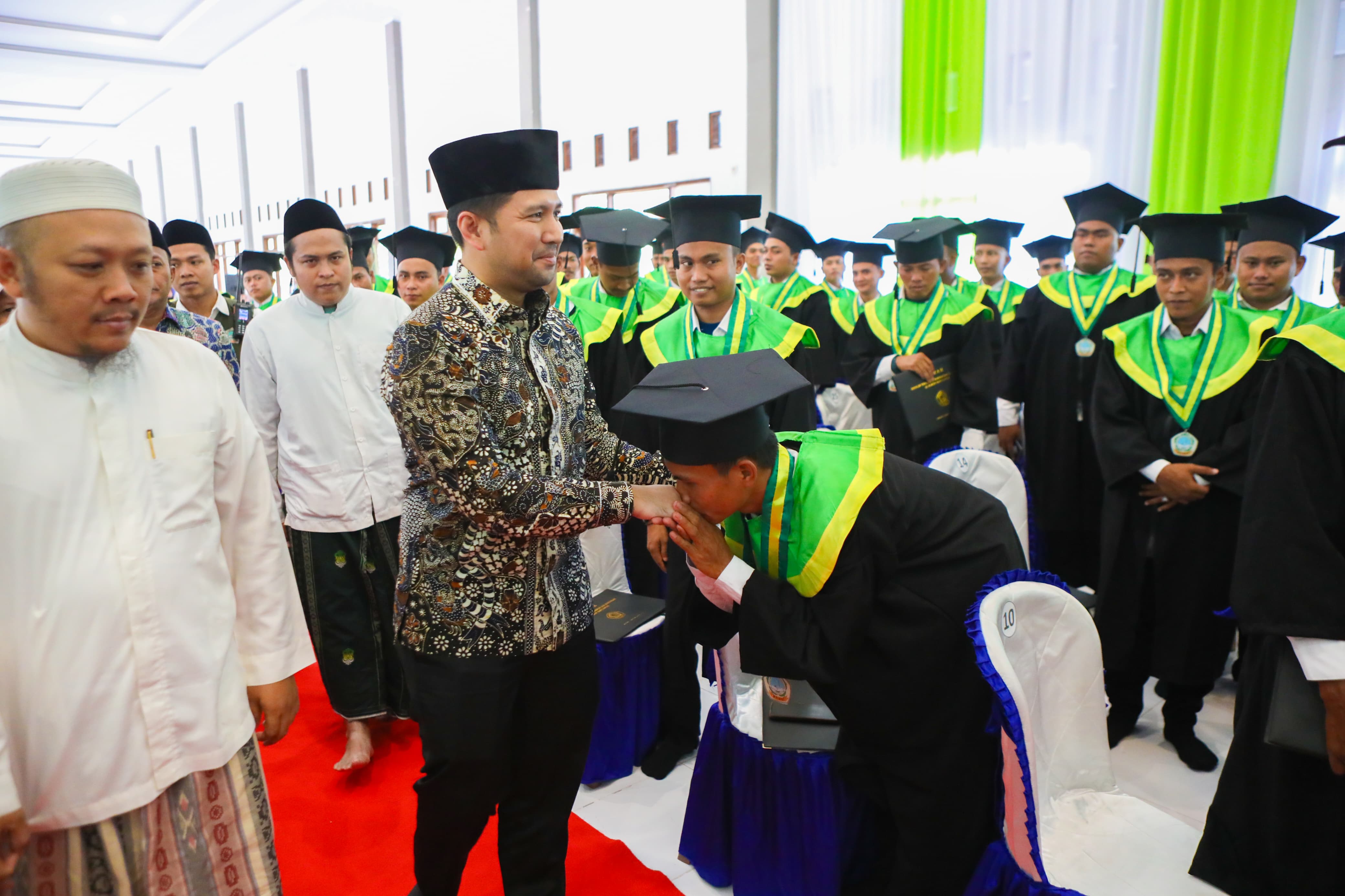 Wagub Jatim Emil Dardak Dorong Lulusan STIDKI untuk Merdeka Berkarir dan Songsong Masa Depan Cerah