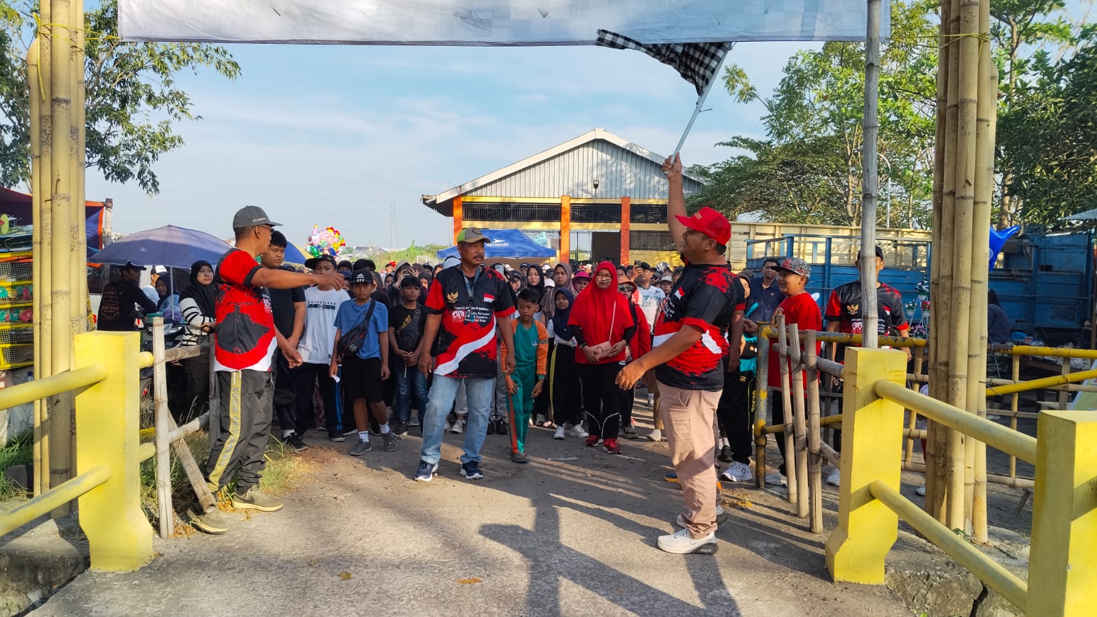 Jalan Sehat Desa Banjarsari Gresik, Ajang Merajut Persatuan dan Kemandirian Warga di Tengah Gemuruh Demokrasi