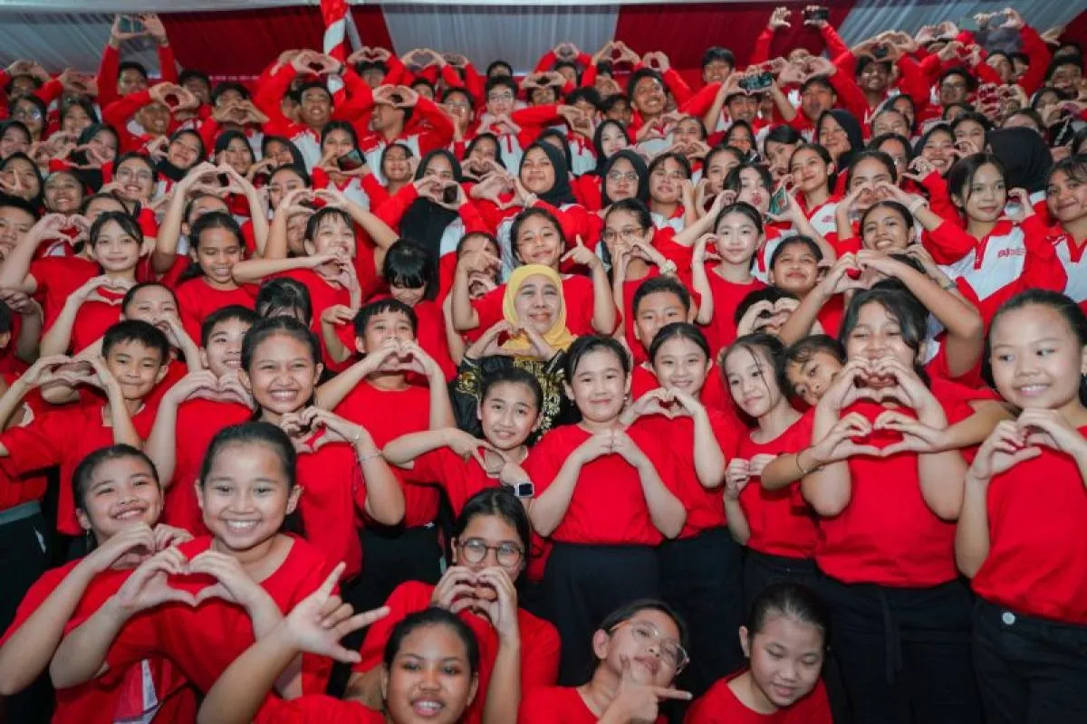 Gubernur Khofifah Apresiasi Paskibraka dan Pendukung Acara HUT Ke-80 RI