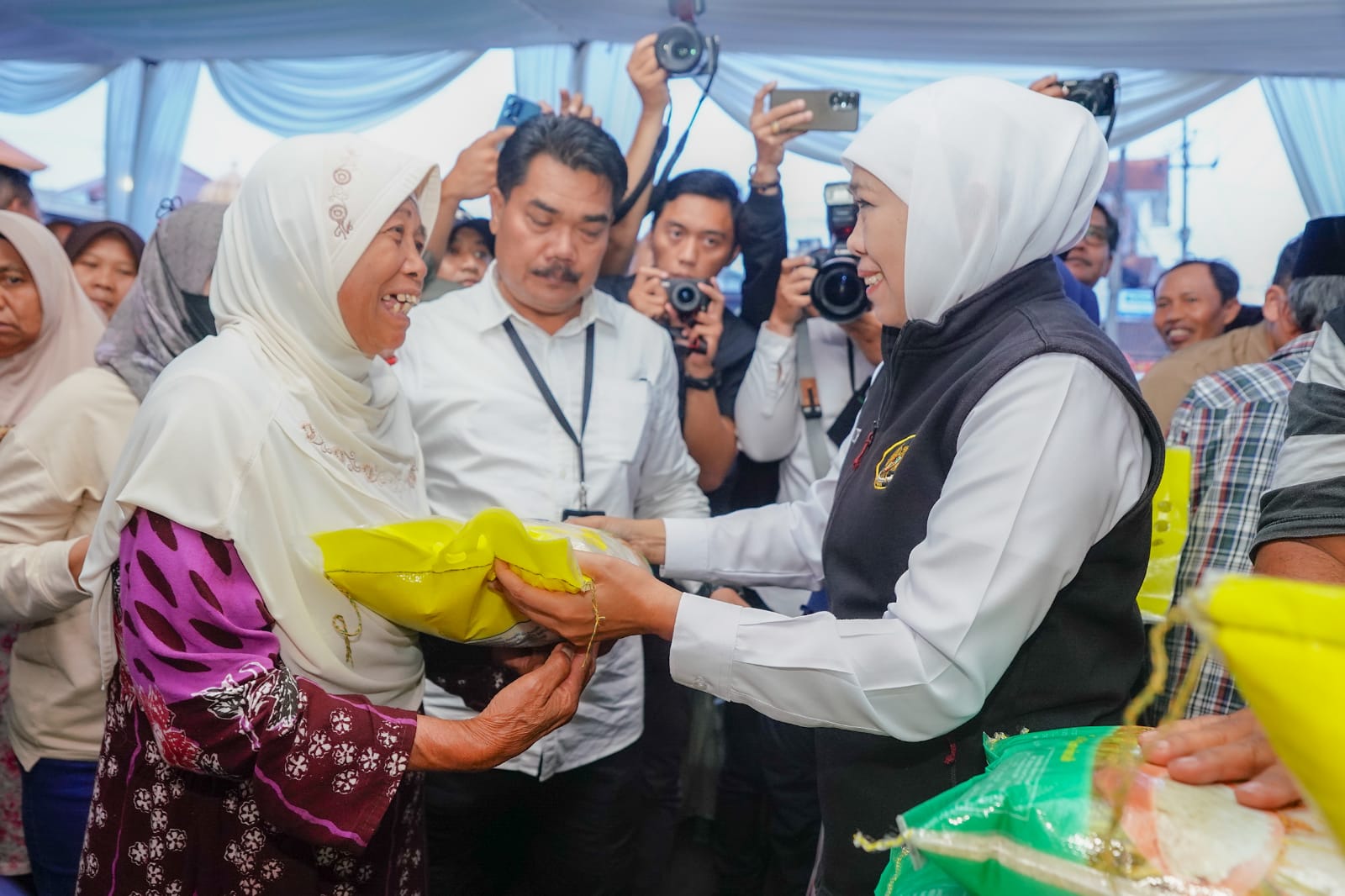 Gelaran Pasar Murah di Pacet Mojokerto Diserbu Warga