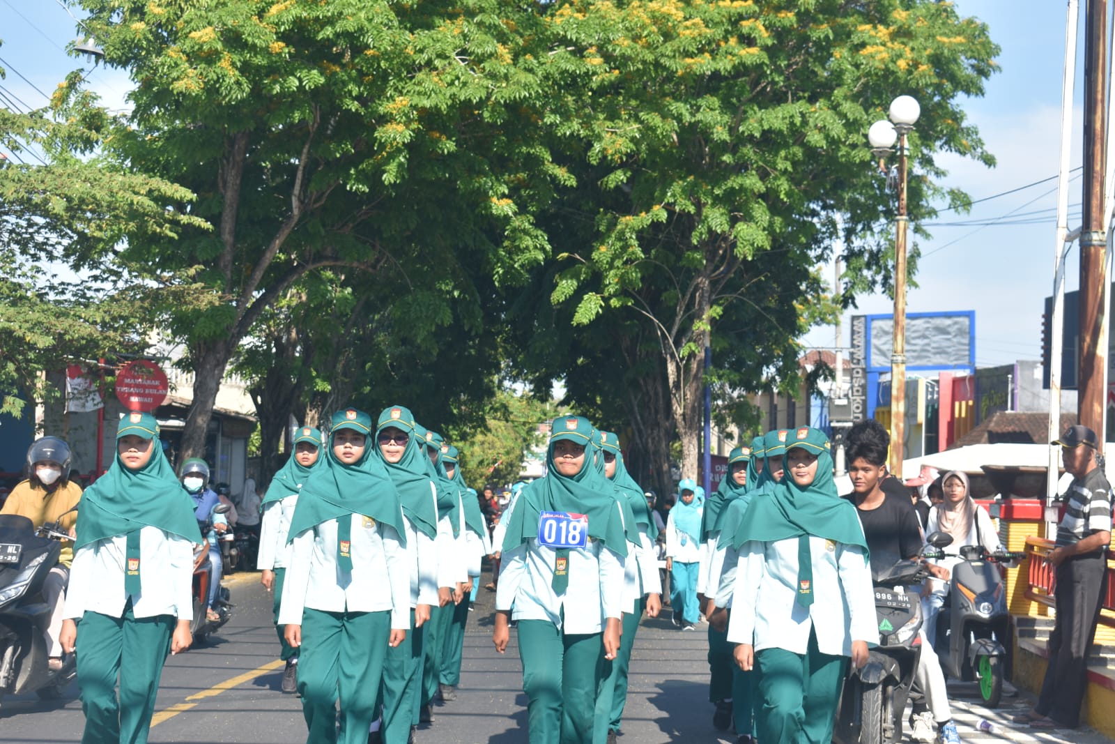 Jaga Budaya Prestasi, SMPN 1 Sampang Borong Juara Gerak Jalan HUT ke-80 RI