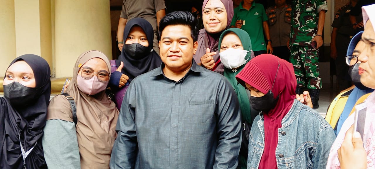 Terima Aduan Ratusan Pekerja yang Dirumahkan, Ketua DPRD Gresik Sumbangkan Sebagian Gaji dan Tunjangan