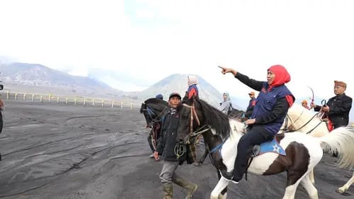 TNBTS Tegaskan Aktivitas Paralayang di Bromo Dilarang