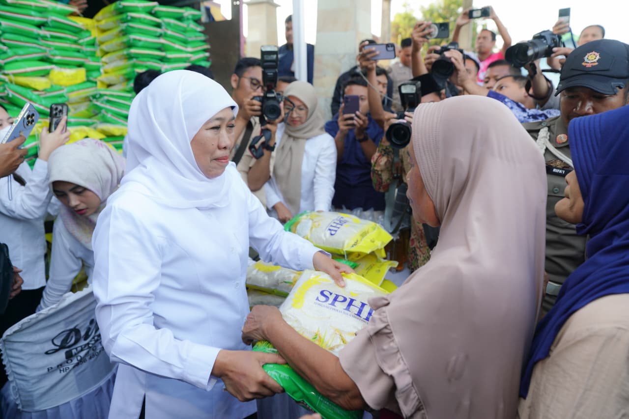 Jaga Stabilitas Harga dan Daya Beli Masyarakat, Gubernur Khofifah Gelar Pasar Murah ke-99 di Jombang