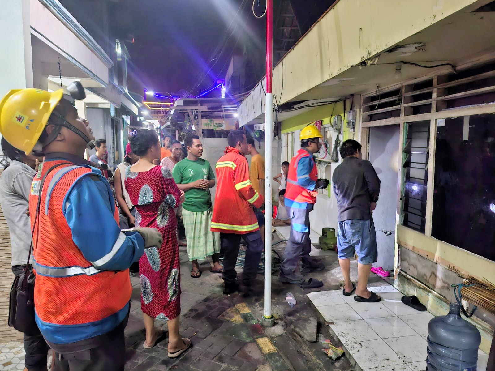Rumah Warga Pulopancikan Gresik Terbakar, Diduga Akibat Kompor Lupa Dimatikan