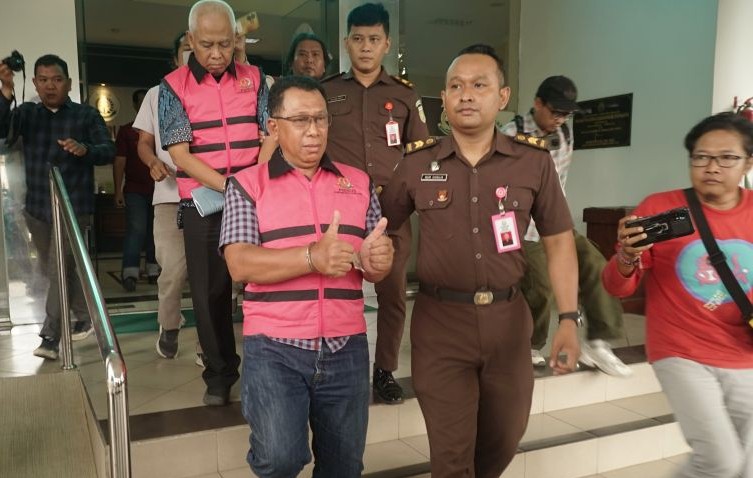 Kejari Tulungagung Tahan Tersangka Korupsi ADD dan SKTM RSUD Dr Iskak