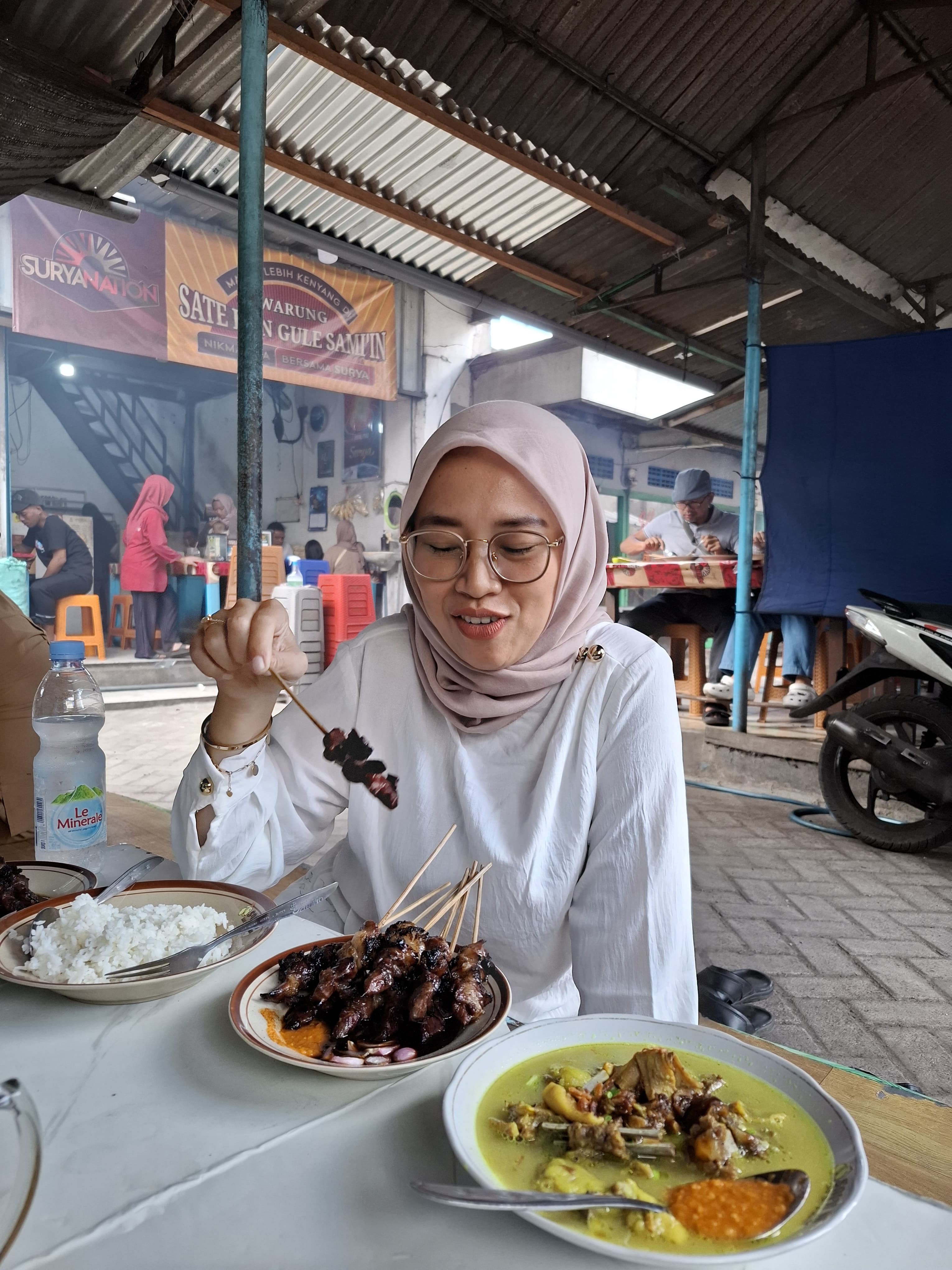 Melegenda di Sudut Pasar Babat, Sate Kambing Sami'in Lamongan Selalu Diserbu Penikmat
