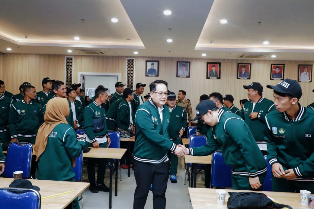 Berangkatkan 118 Kontingen, Sekdaprov Jatim Targetkan Juara Umum di Pornas Korpri 2025