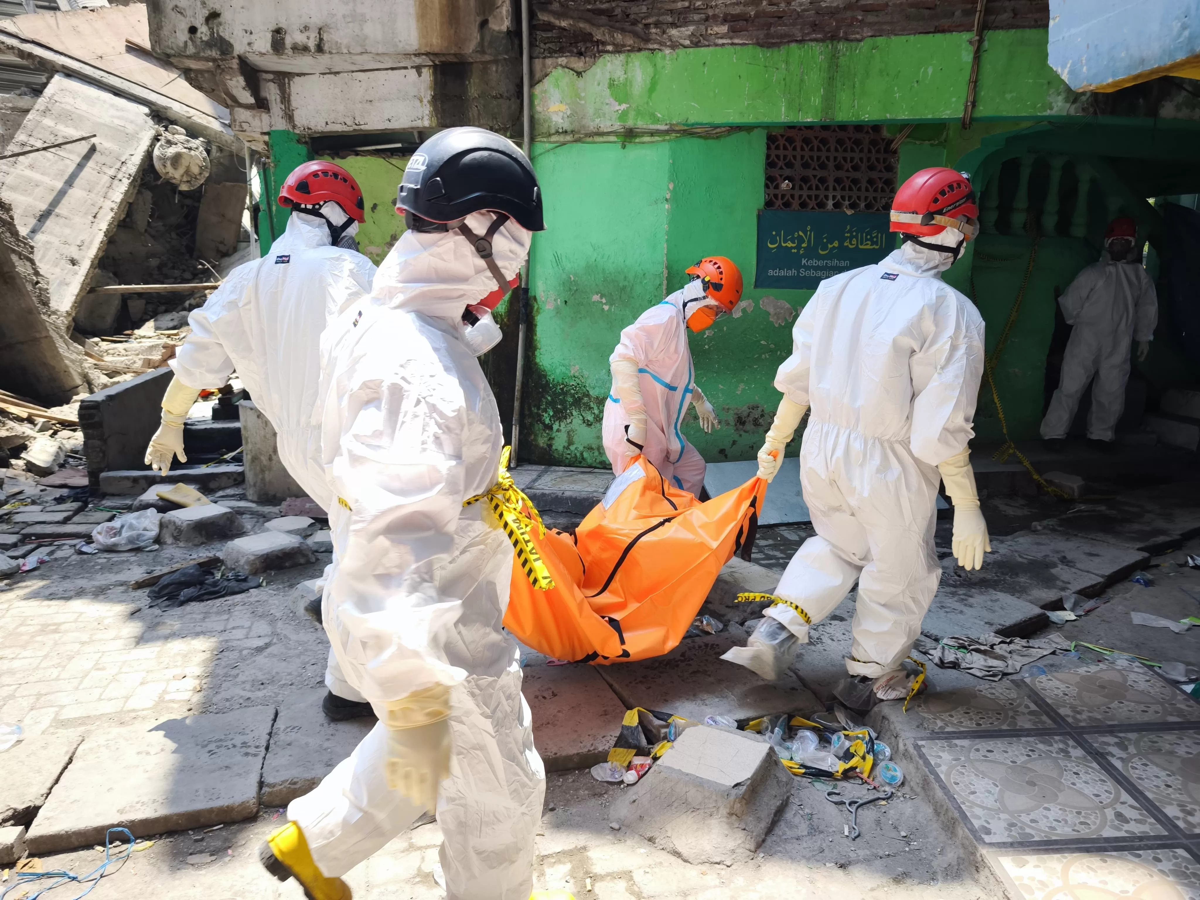 Minggu Dini Hari 11 Korban Lagi Ditemukan di Reruntuhan Ponpes Al-Khoziny