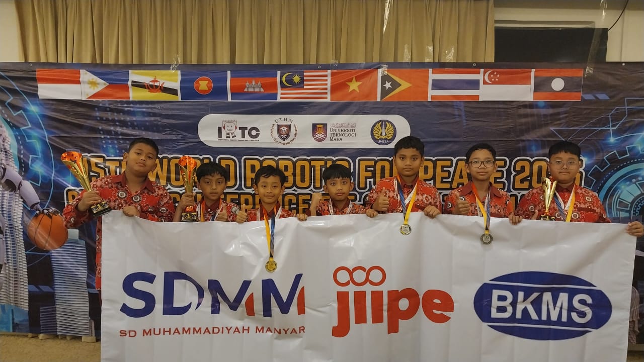 Tim Robotik SDMM Gresik Borong Juara 15th World Robotic for Peace Competition 2025