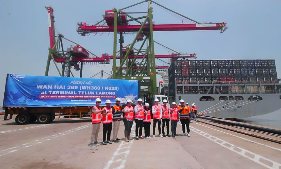PT Terminal Teluk Lamong Sambut Maiden Call Service TPI Pelayaran Wan Hai