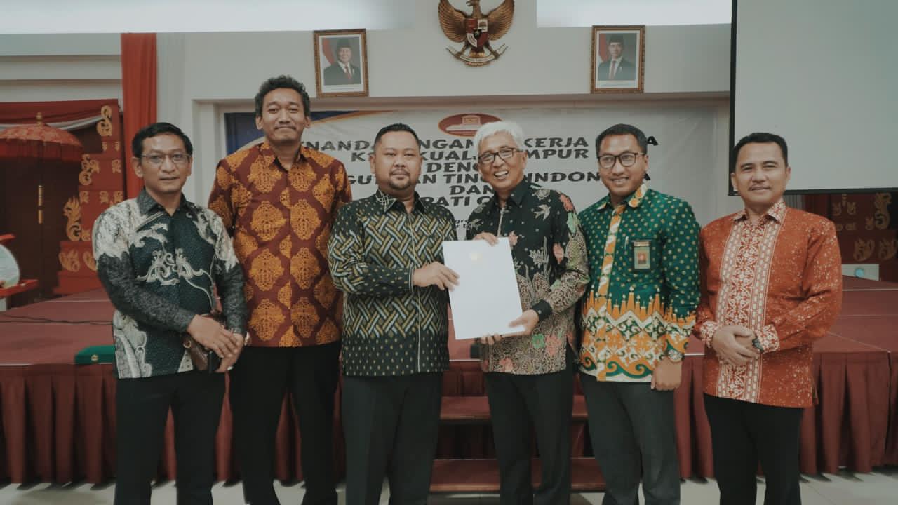 Selamatkan Anak Pekerja Migran dari Generasi Tanpa Identitas, Bupati Gresik Teken MoU dengan KBRI Malaysia