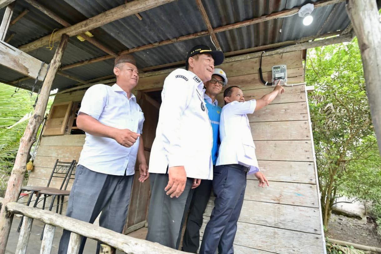 Merdeka dari Kegelapan, Ribuan Warga Musi Banyuasin Nikmati Listrik Gratis Melalui Program BPBL
