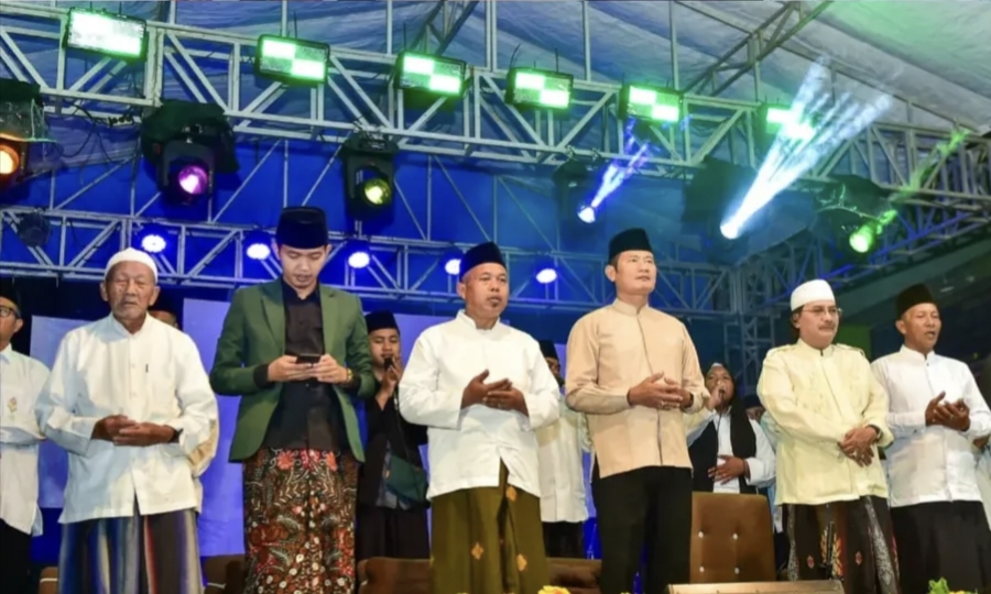 Cetak Generasi Hebat, Bupati Lamongan Hadiri Majelis Ilmu untuk Perkuat Karakter Santri