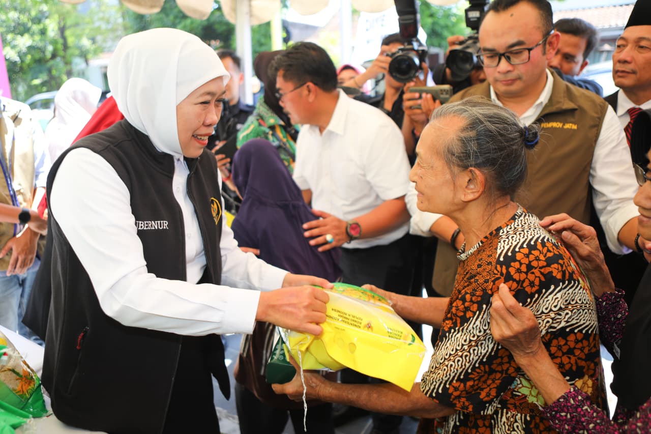 Gubernur Khofifah Komitmen Jaga Daya Beli Masyarakat dan Dekatkan Akses Bahan Pokok Terjangkau