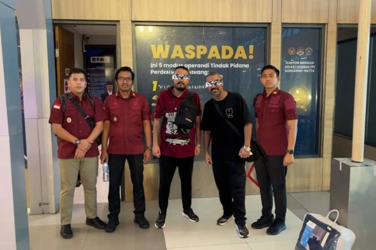 Terlibat Kriminalitas, Dua WNA Iran Dideportasi Imigrasi Kediri