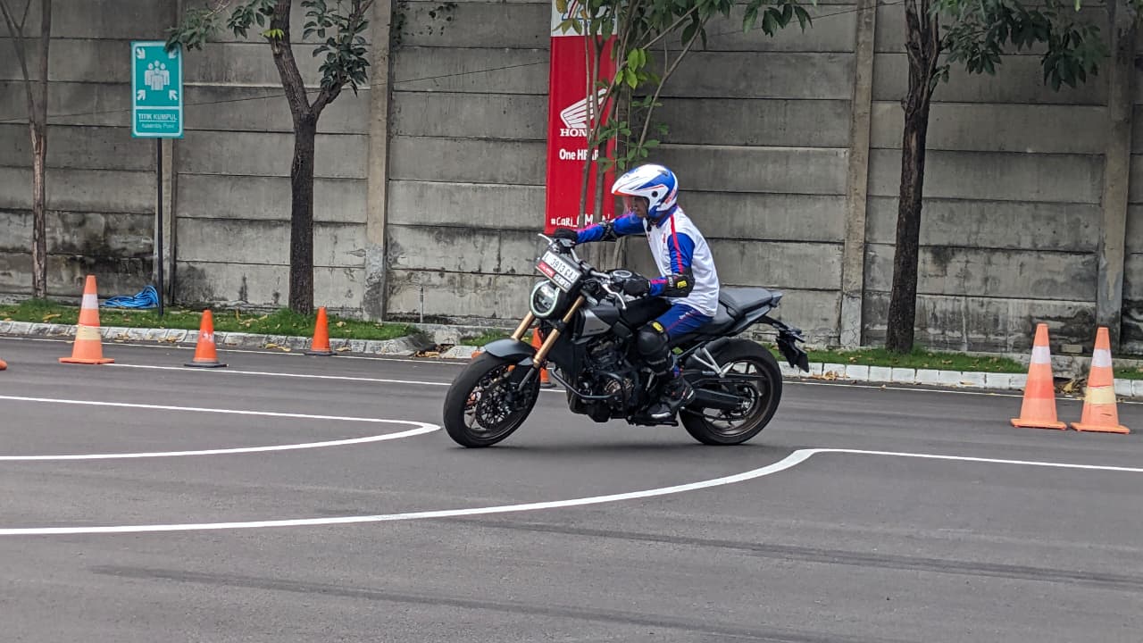 Tingkatkan Keterampilan Berkendara Aman, MPM Honda Jatim Ajak Masyarakat Berlatih di MPM Safety Riding Center