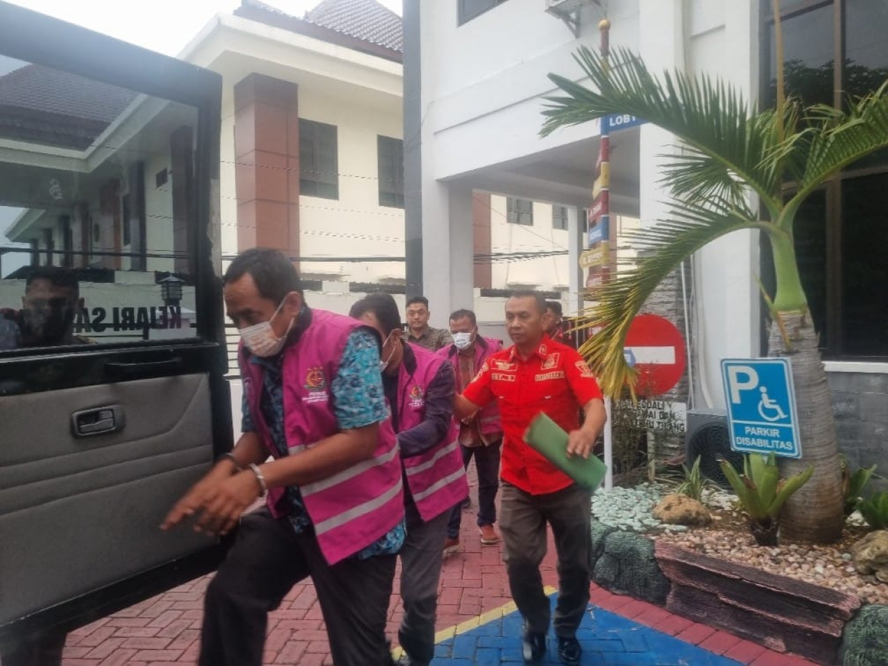 Rugikan Negara Rp 2,9 Miliar, Kejari Sampang Tahan 4 Tersangka Kasus Korupsi Dana PEN