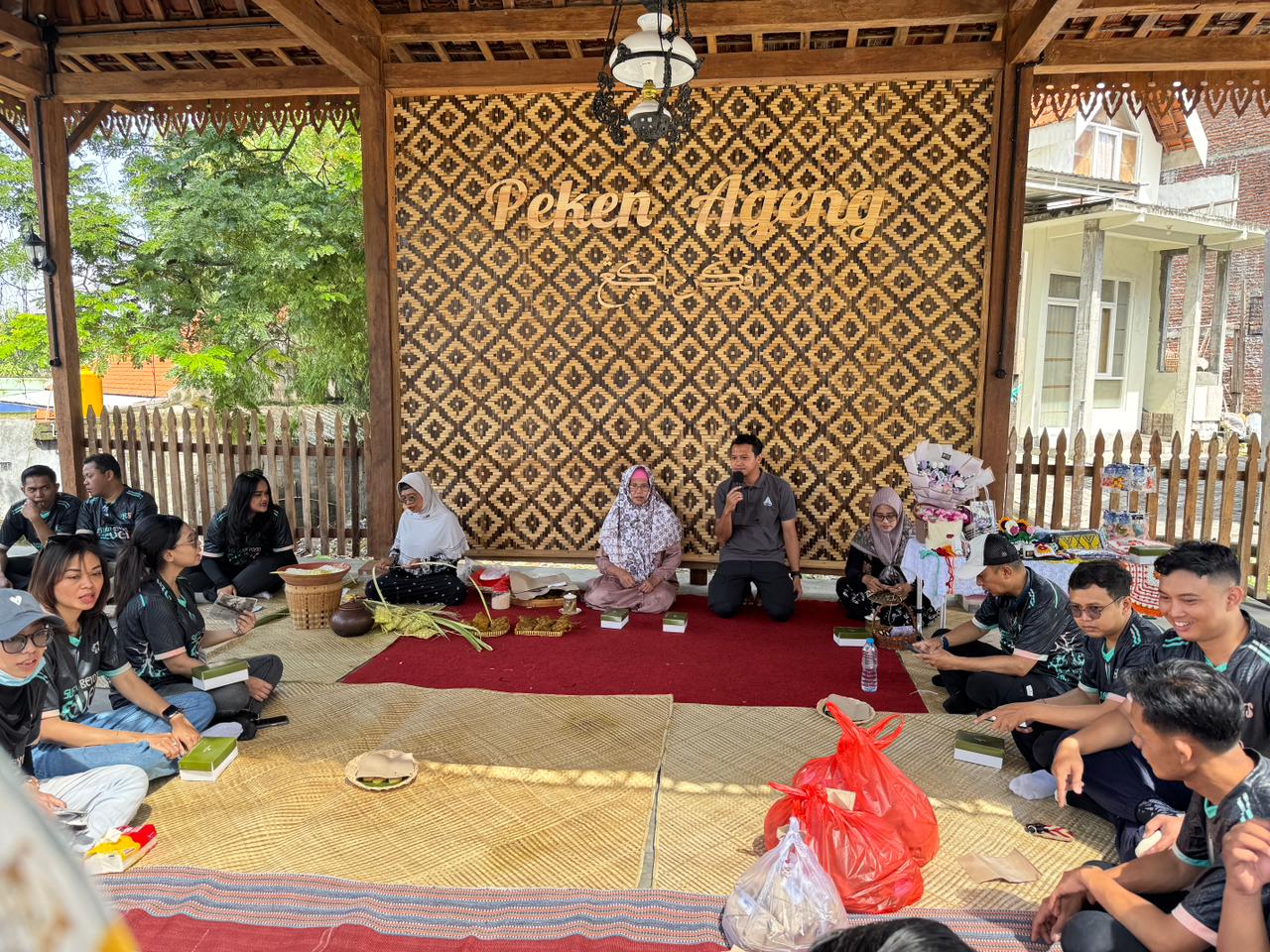 Road to Anniversary ke-7, Hotel Santika Gresik Gelar Aksi Santika Sahabat Bumi di Kawasan Sunan Giri