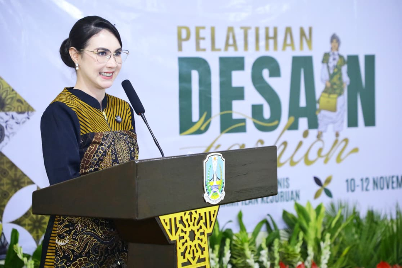 Arumi Bachsin Dorong Siswi SMK Jatim Tingkatkan Skill Desain, Siapkan Generasi Muda Industri Fashion