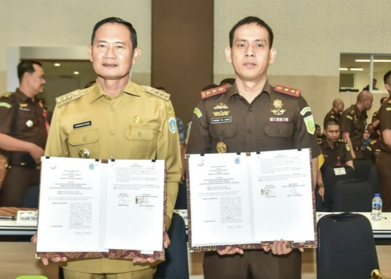 Perkuat Tata Kelola Pemerintahan, Bupati Yes Tanda Tangan Kerja Sama Pidana Kerja Sosial dengan Kejari Lamongan