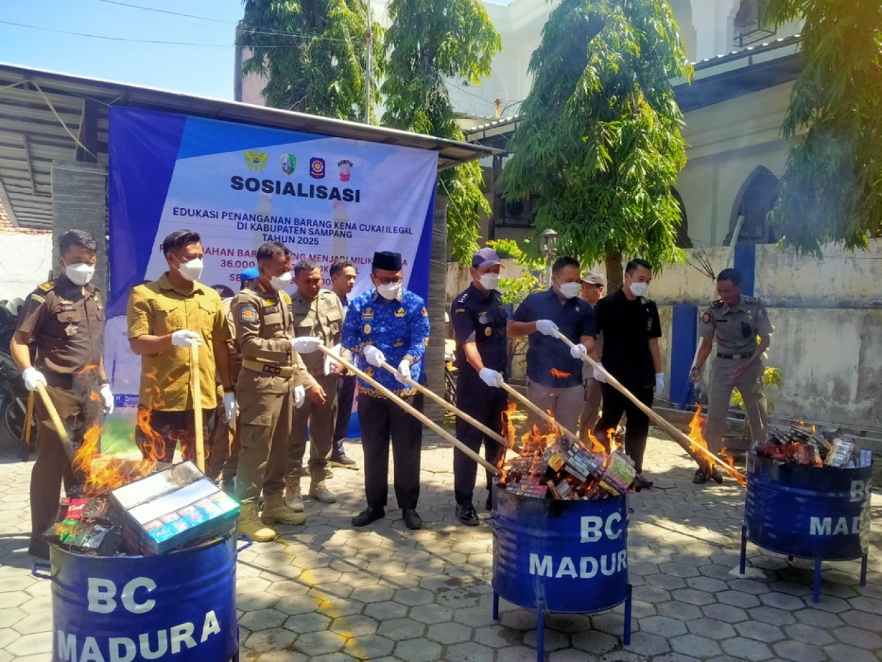 Ribuan Batang Rokok Ilegal Dimusnahkan, Wabup Sampang Minta Seluruh Stakeholder Perketat Pengawasan