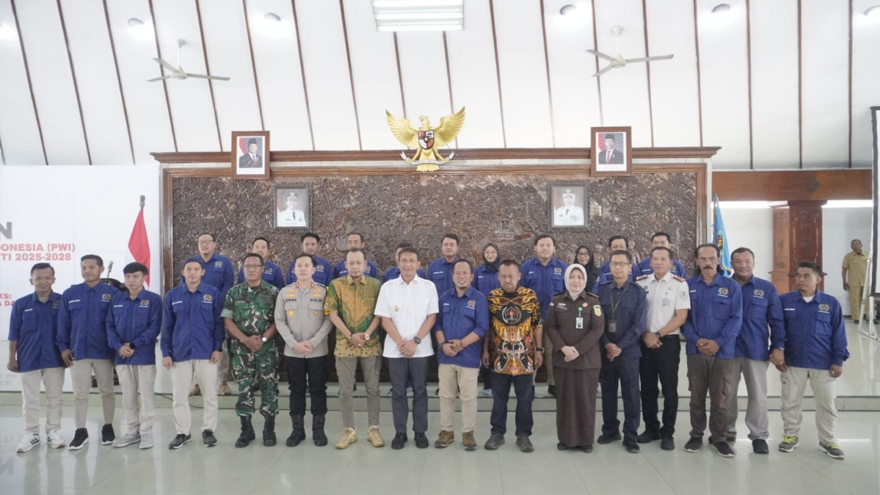 Pengurus PWI Bojonegoro Dikukuhkan, Bupati Wahono Ajak Bersinergi