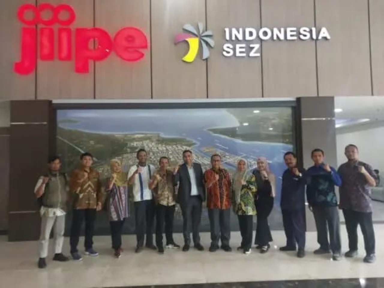 Dosen STIAMAK–UMG Kunjungan Studi ke KEK JIIPE Manyar Gresik